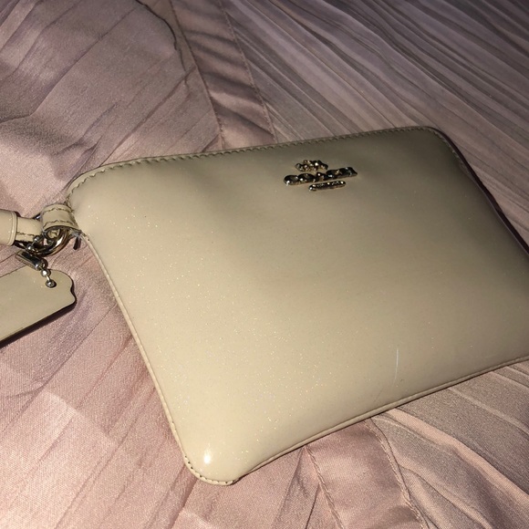 Used Coach Wristlet‼️ - Picture 4 of 7